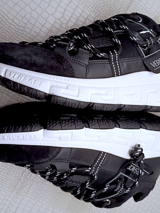 Rare  Brand New Classic Elegant Versace Trigreca Black Sneakers Size 40 EU main image 6